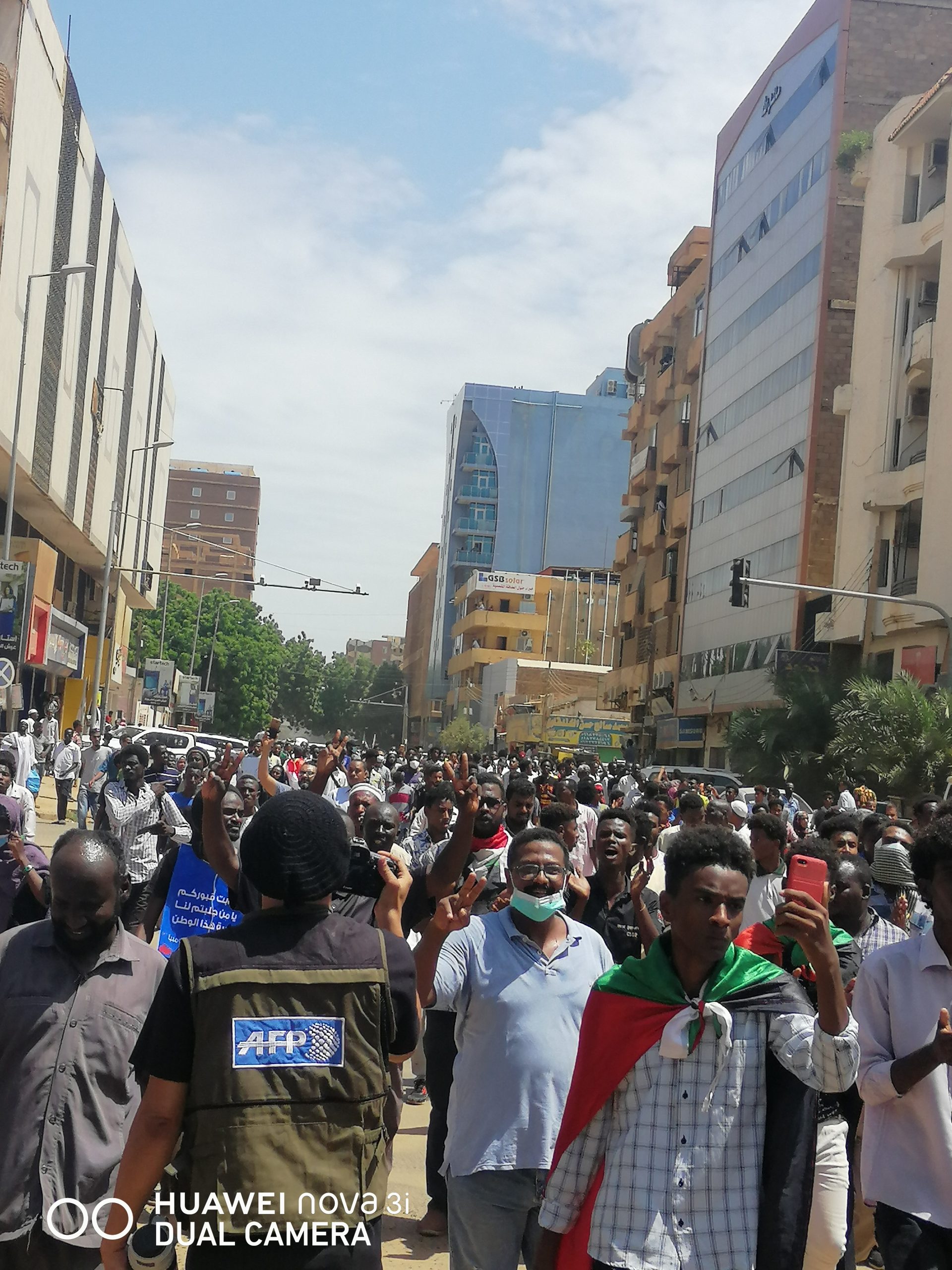 SUDANESE POLICE DISPERSES INFRONT OF CABINET HQ, SPA ANNOUNCES OPEN ESCLATION
